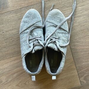 Toms sneakers